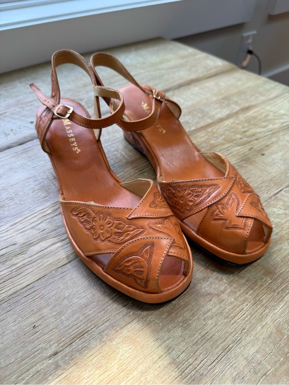 Vintage Masseys Mexican Hand Tooled Brown Leather Wedge Sandals; Womens Size 10